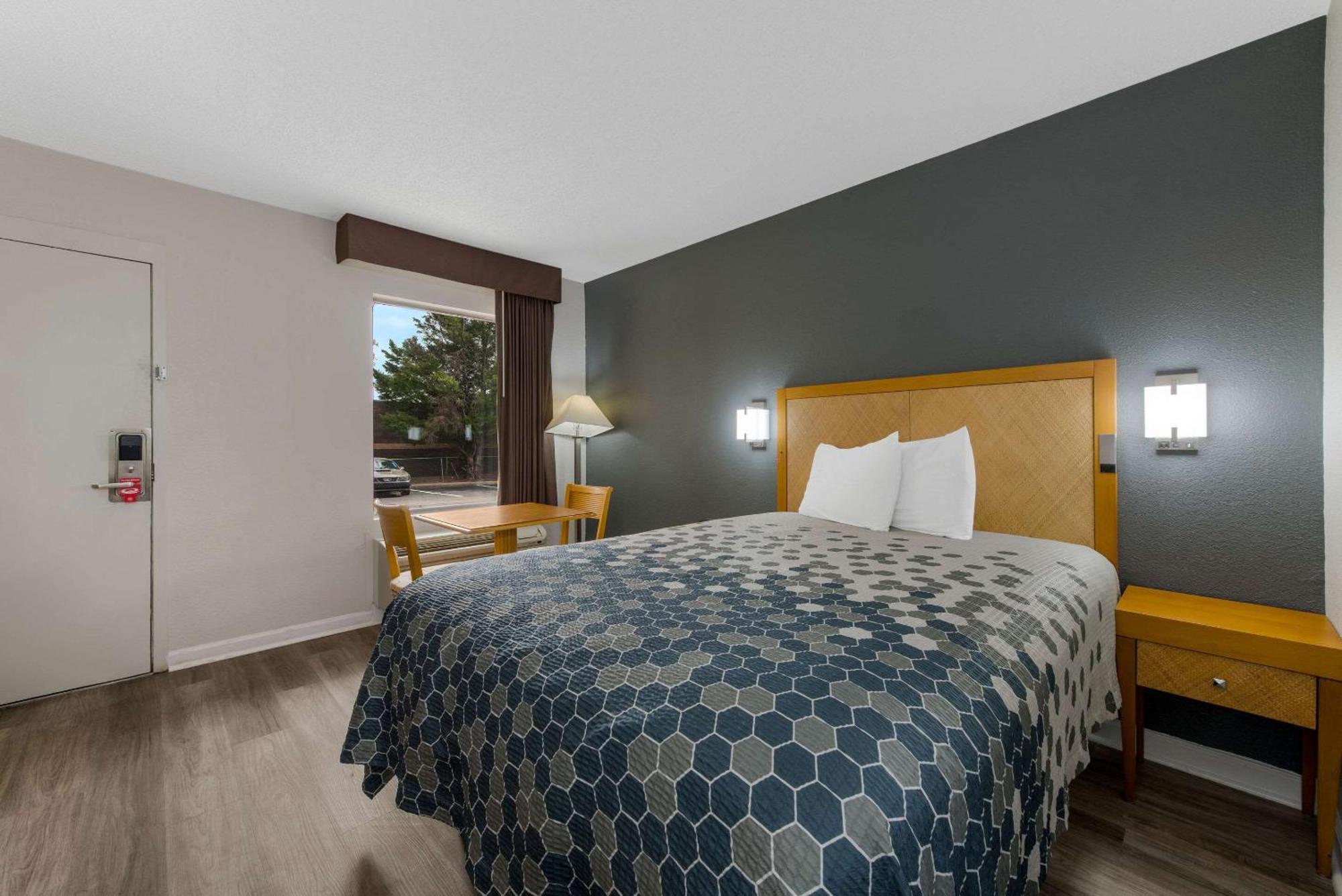 Econo Lodge Cheraw Market Street Bagian luar foto