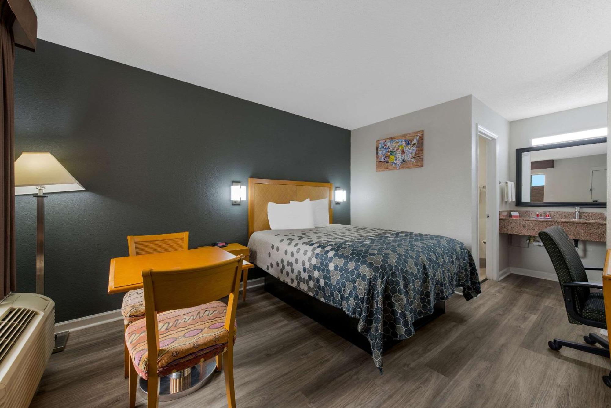Econo Lodge Cheraw Market Street Bagian luar foto