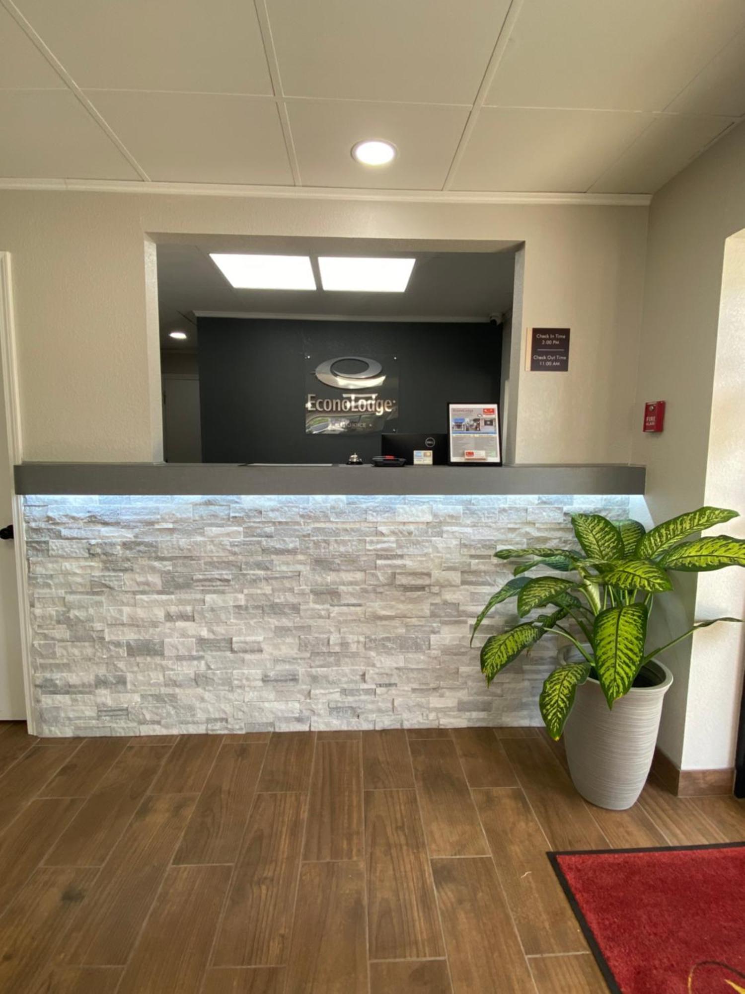 Econo Lodge Cheraw Market Street Bagian luar foto
